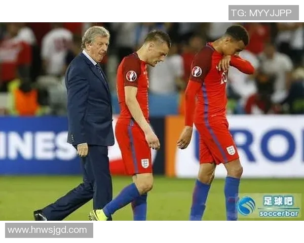 足球明星的忠实伙伴揭秘看家犬背后的故事与训练技巧