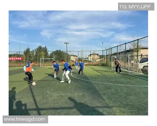 飞驰绿茵场的足球巨星们展现速度与激情的完美结合