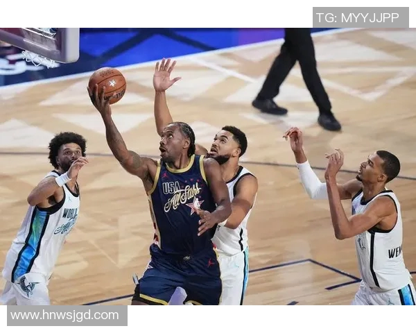 眼睛如星辰般迷人的足球明星们展现的不仅是技艺还有魅力与风采