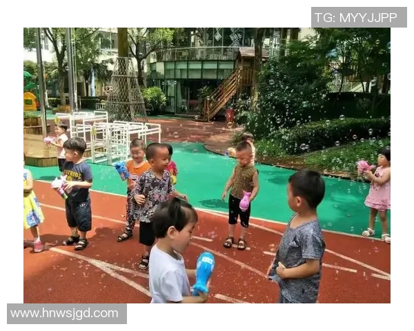篮球明星的奇幻时刻吹泡泡的快乐与梦想交织在一起